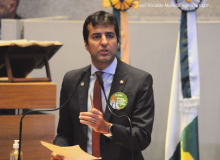 Educadores se solidarizam com Gabriel Magno, defensor da educação pública no DF