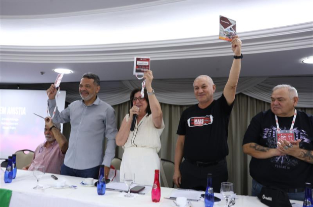Carta de Brasília reforça luta global por democracia e valorização docente
