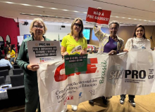 Em dia de protesto,servidores e sindicatos condenam reforma administrativa na Câmara