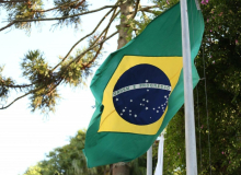 Projeto obriga juramento diário à bandeira no ensino fundamental e médio