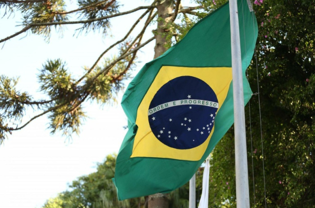 Projeto obriga juramento diário à bandeira no ensino fundamental e médio