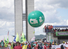 Funcionários, professores e aposentados em peso na Marcha da Classe Trabalhadora