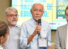 Francisco das Chagas é homenageado por sua contribuição à educação