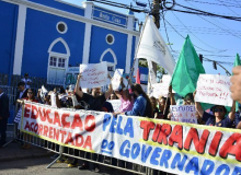 MT: Educadores em greve comparecem a inauguração da nova Santa Casa e cobram compromisso do governo com as Políticas Sociais