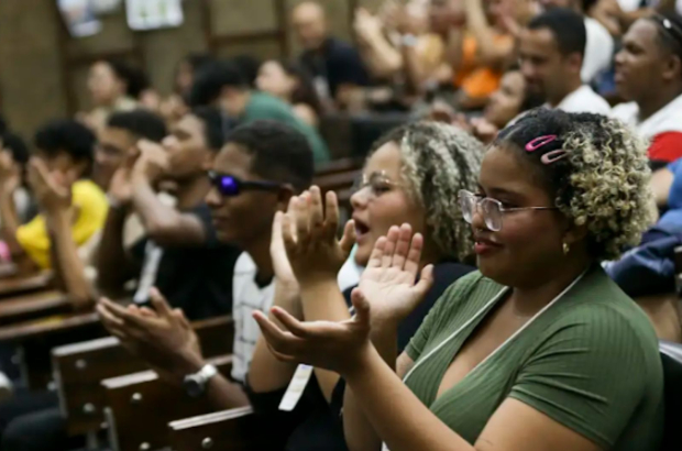 Conclusão do ensino superior é maior entre alunos cotistas e do ProUni, diz pesquisa