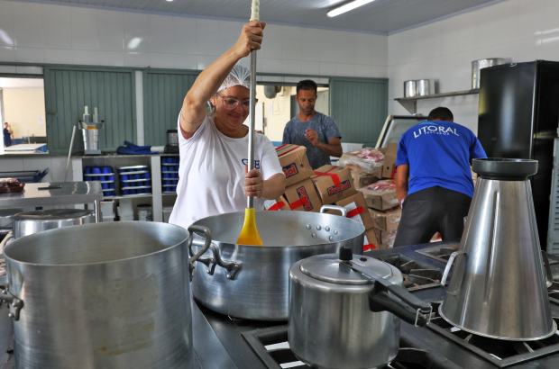 PL 2.531/2021 – Piso Salarial Profissional Nacional dos Funcionários da Educação