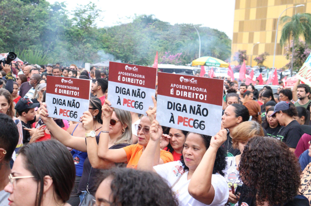 CNTE endossa ato público contra PEC 66 e confiscos na Câmara dos Deputados