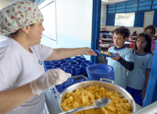 Projeto que proíbe venda de comida ultraprocessada em escolas avança no Senado
