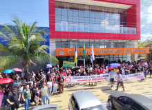 [TO] Escolas de Palmas paralisam atividades e trabalhadores ocupam Avenida